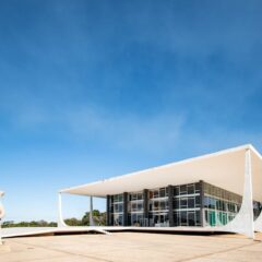 Modernist architecture of Supreme Federal Court, Brasília under clear blue skies.